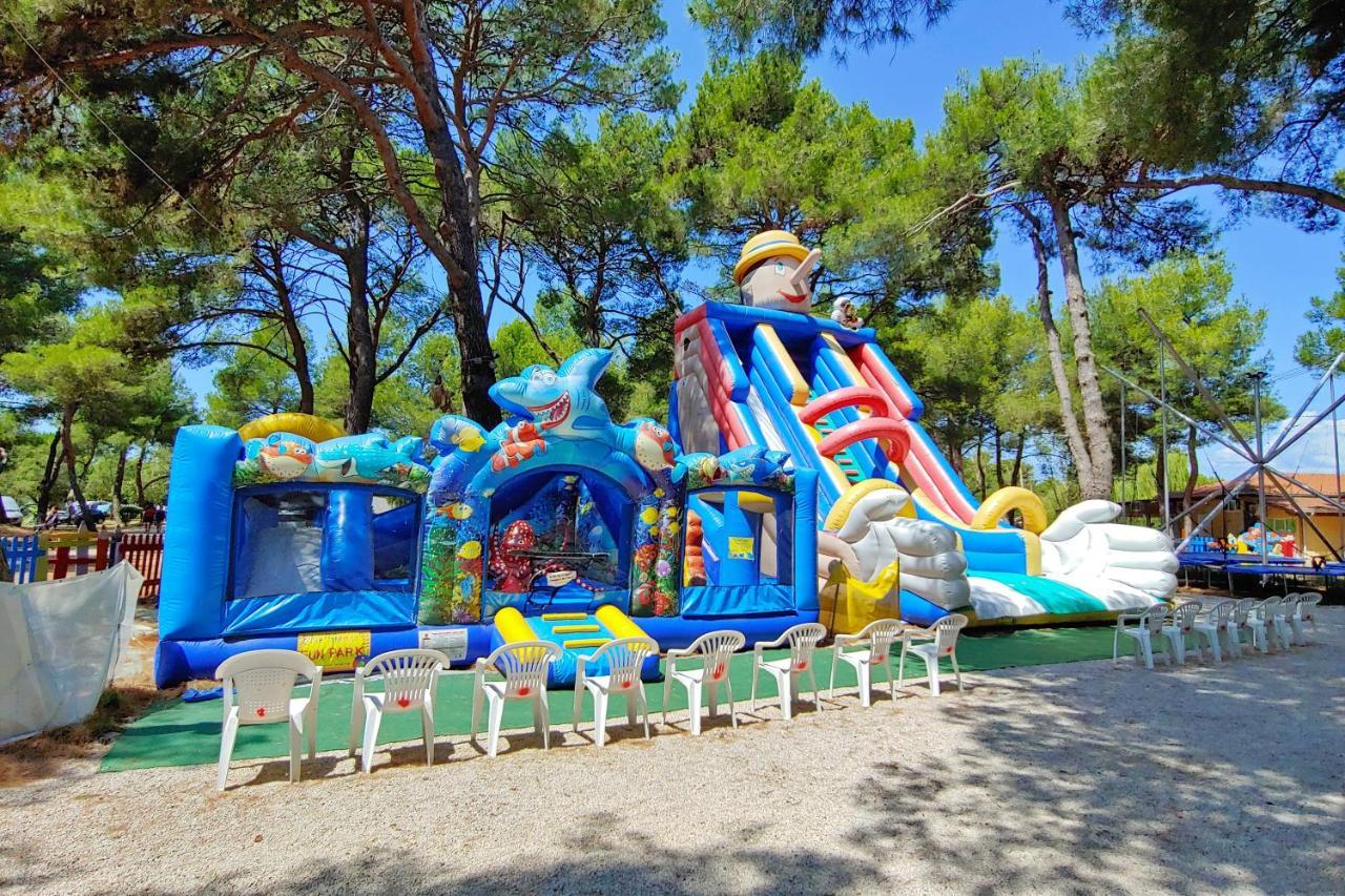 Happy Camp Mobile Homes In Centro Vacanze Bi Village 法扎纳 外观 照片